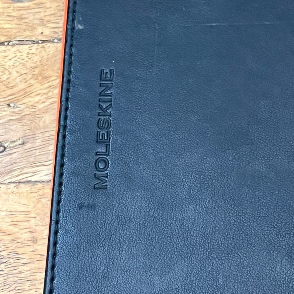 Moleskine Bicolor Universal Tablet Case Black/Orange - Picture 10 of 12